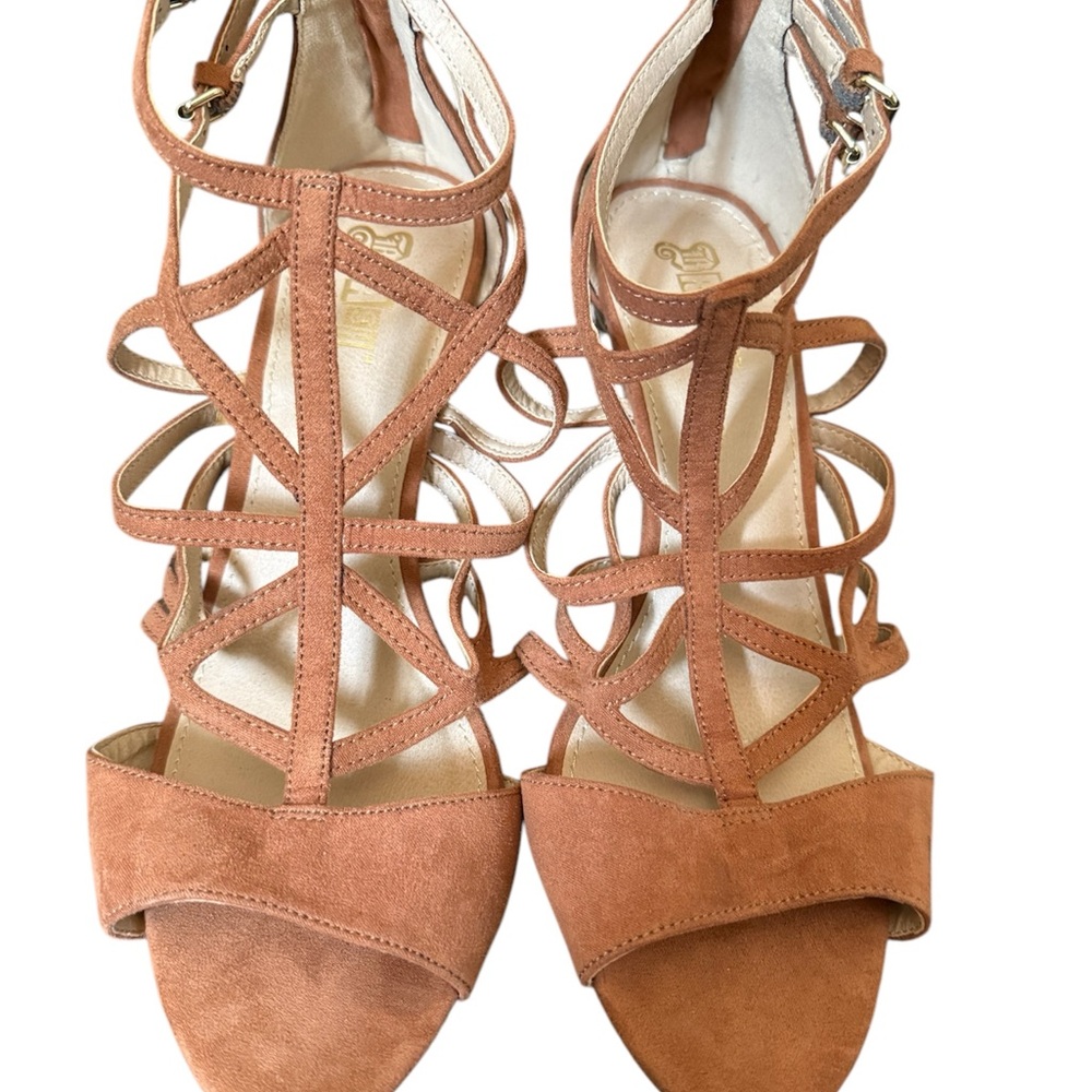 Elegant Tan Strappy Sandals